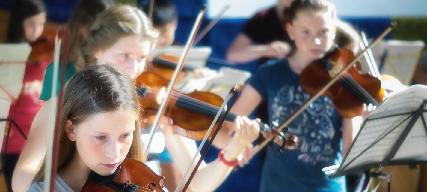 Elementar-Orchester des IMC spielt auf der Probe